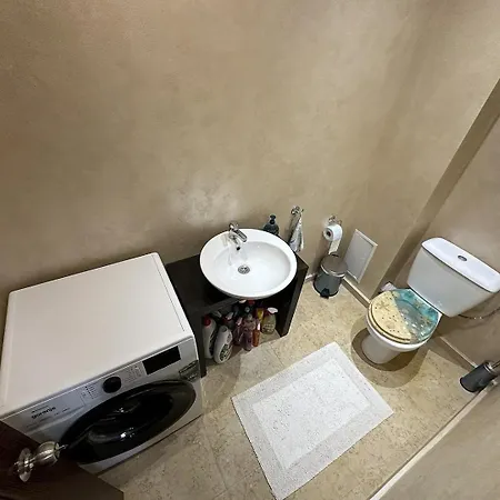 Cozy 2br Golden Sands W/ Private Parking & Terrace Apartment *