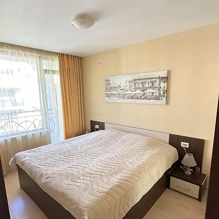 Cozy 2br Golden Sands W/ Private Parking & Terrace Apartment